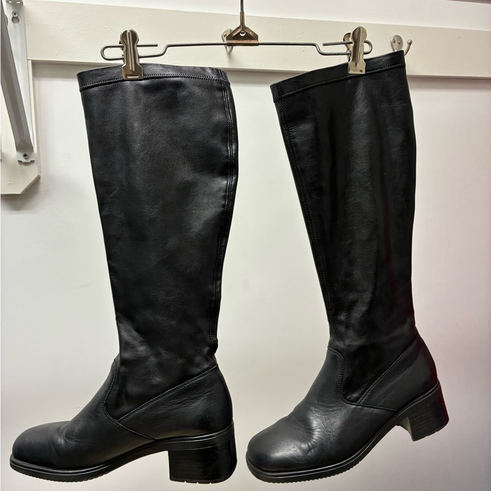 Rieker black boot
slip on
Size 39